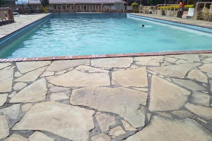 Pool 12 of 40