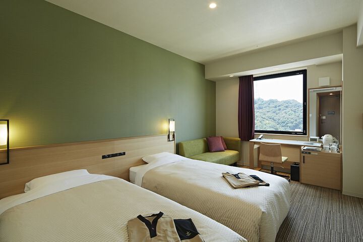 Room 10 of 76