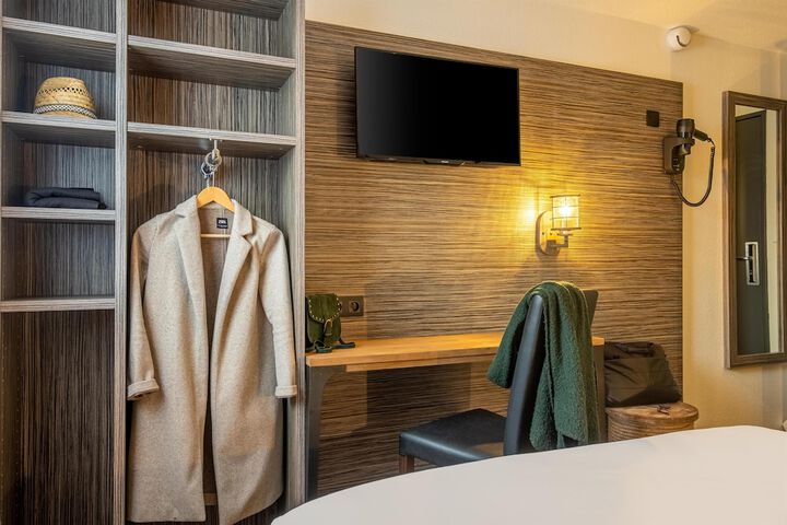 Room 47 of 127