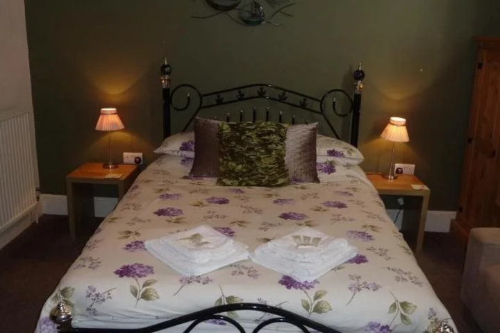 Room 4 of 17
