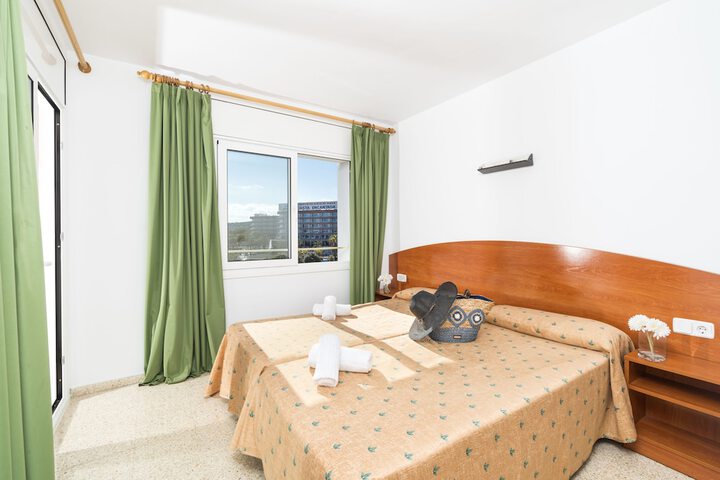 Room 5 of 32