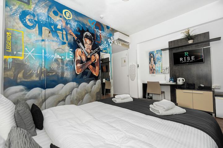 Room 17 of 198