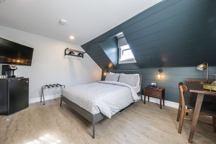 Room 15 of 48