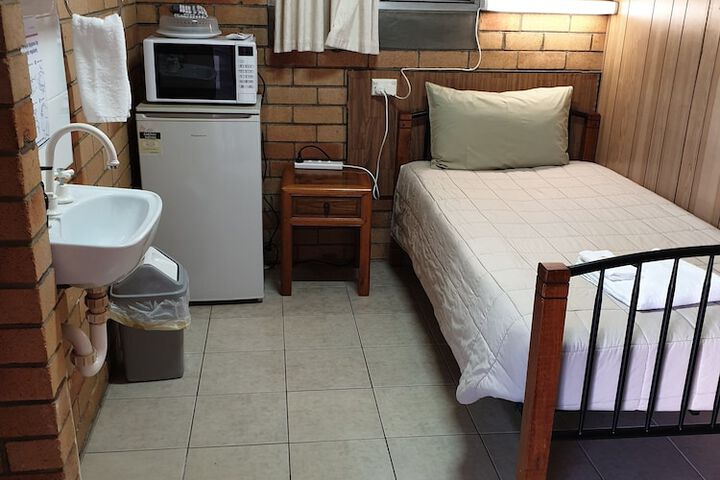 Room 6 of 49