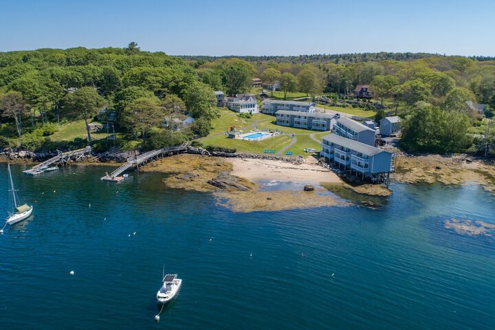 Smugglers Cove Inn in East Boothbay, ME