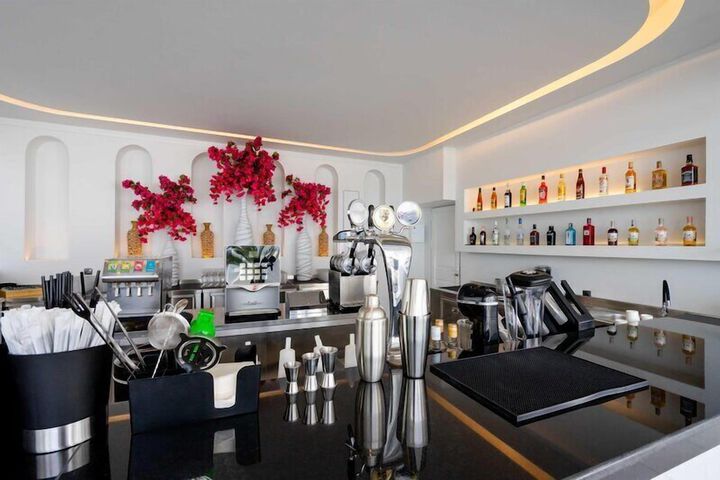 Lounge 145 of 201