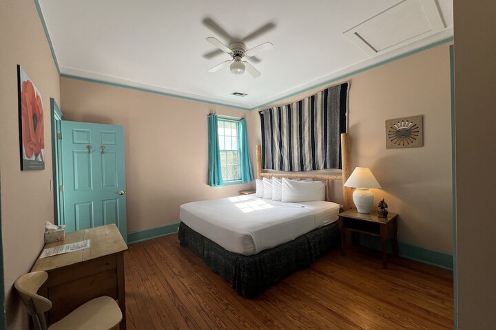 Room 90 of 142