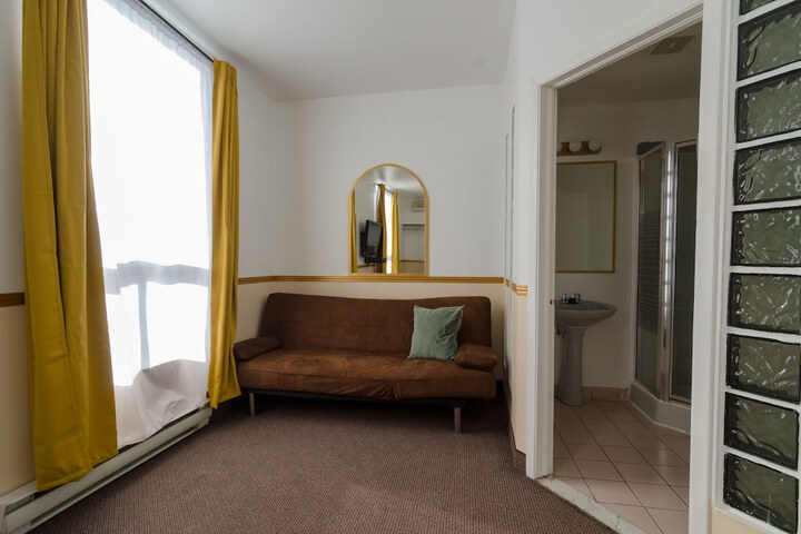 Room 10 of 87