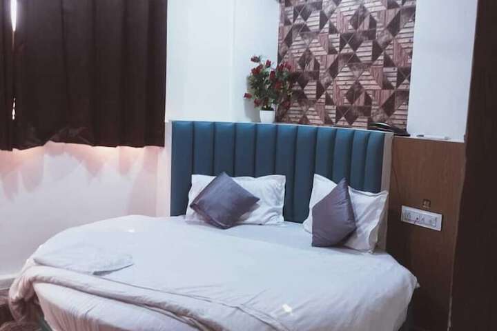 Room 6 of 24