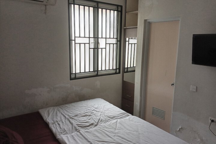 Room 11 of 19