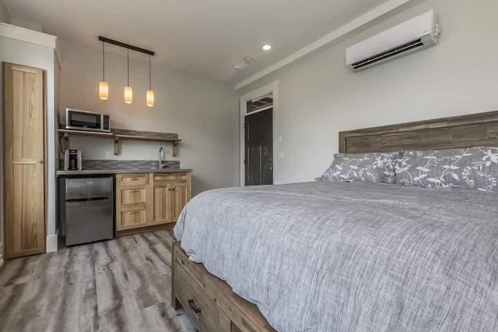 Room 15 of 102