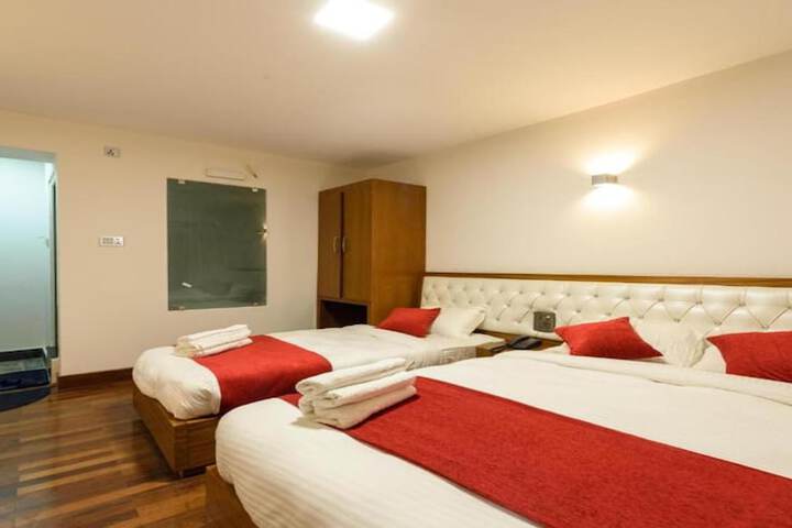 Room 6 of 12