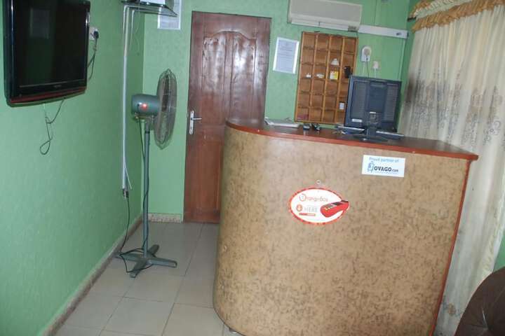 OYINS HOLIDAY INN ANNEX
