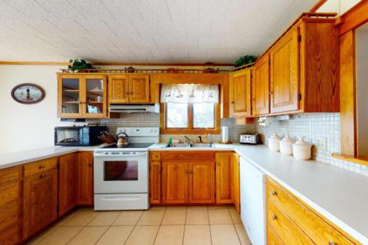 Seaside Bungalow in Boothbay Harbor, ME
