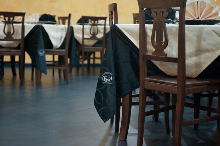 Dining 4 of 18
