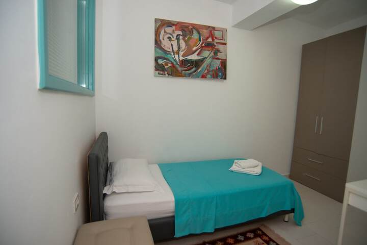 Room 20 of 163
