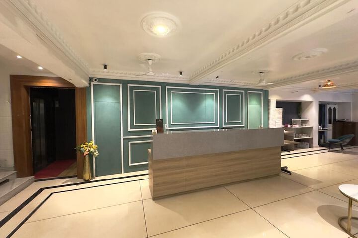 Ballroom/Hall 31 of 38