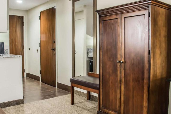 Suite 2 Queen Beds (5 of 16)