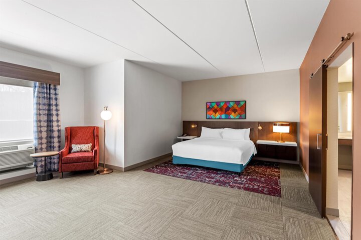 Room 27 of 79