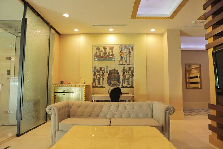 Room 25 of 60