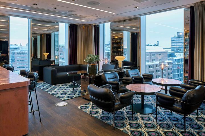 Lounge 87 of 126