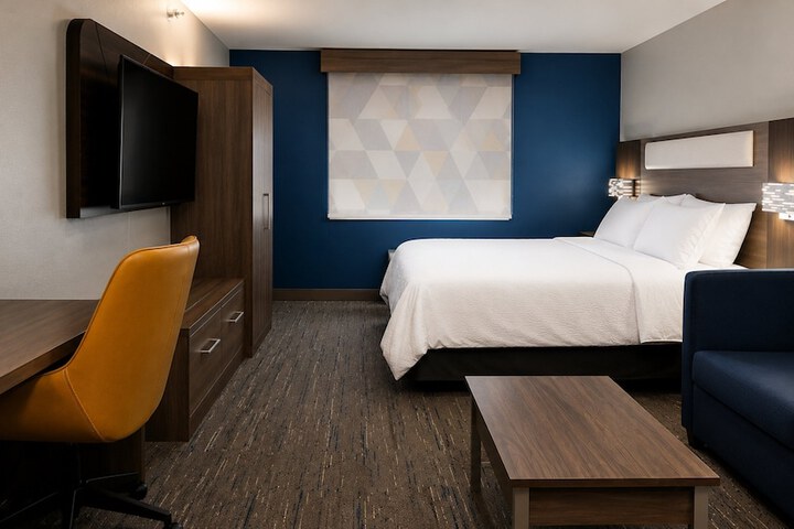Room 51 of 102