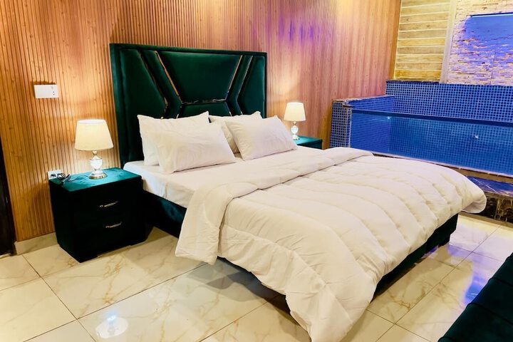 Room 6 of 43