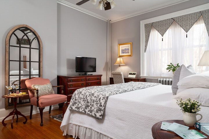 Room 6 of 75