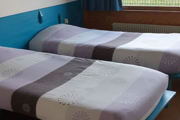 Room 6 of 18