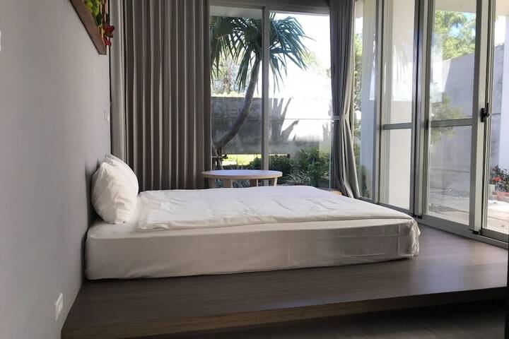 Room 7 of 93