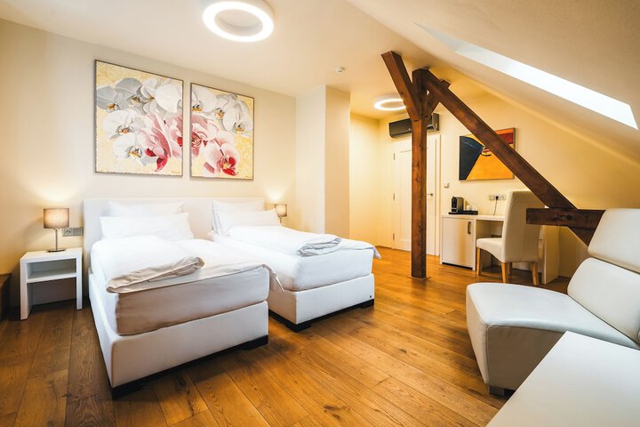 Room 15 of 27