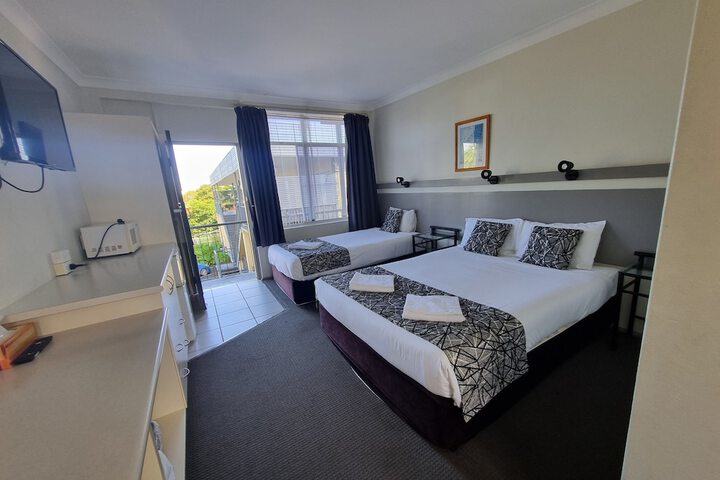 Room 4 of 40