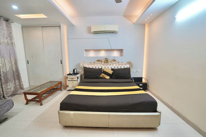 Room 17 of 44