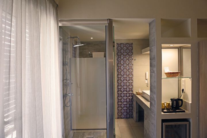 Room 48 of 106