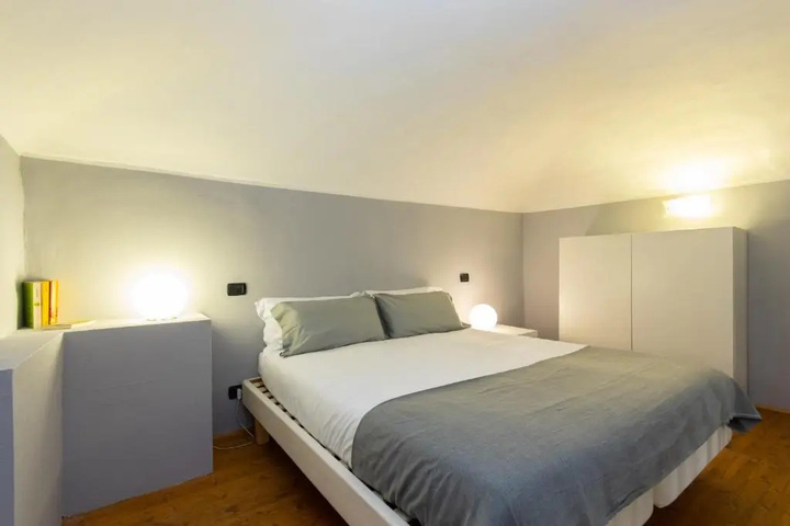 Room 2 of 16