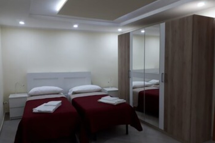 Room 6 of 16