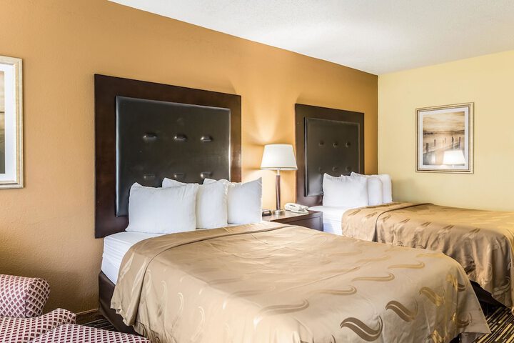 2 Double Beds (8 of 8)