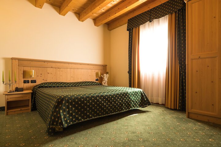 Room 15 of 46