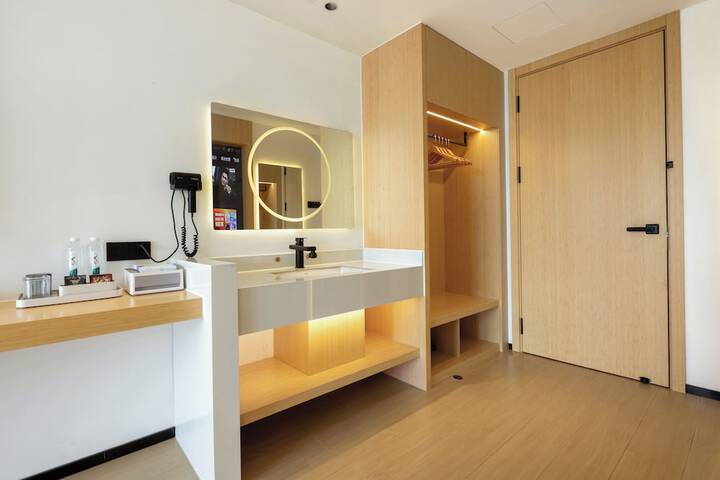 Room 101 of 158