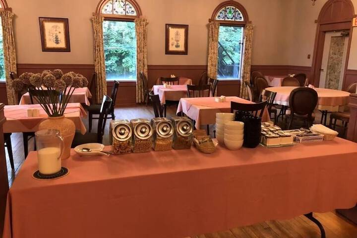 Dining 62 of 132