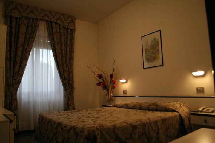 Room 28 of 61