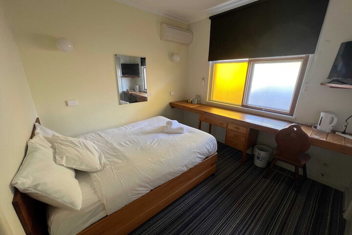 Room 27 of 109