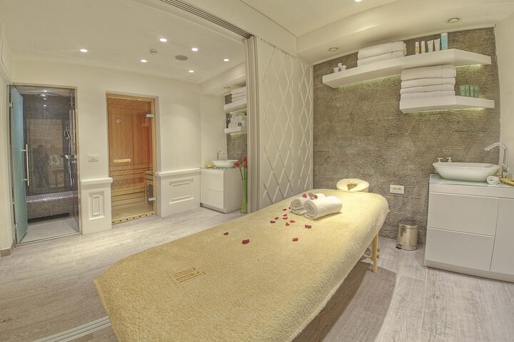 Room 50 of 95