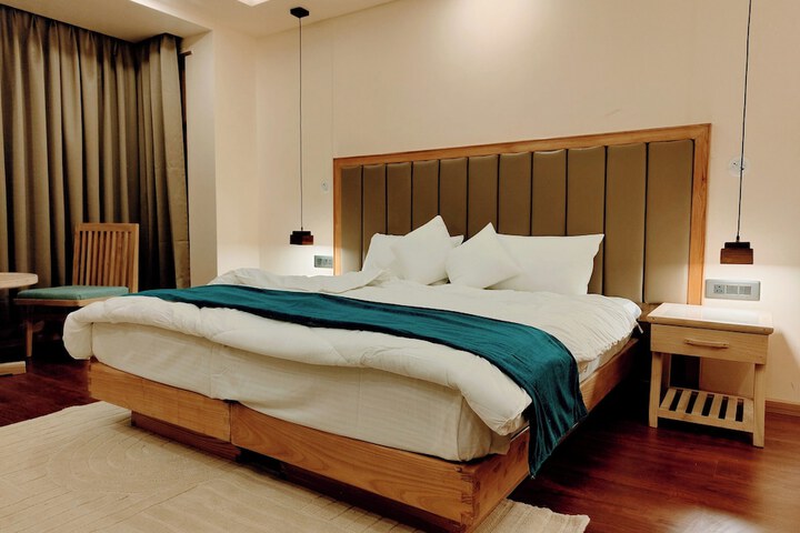 Room 5 of 40