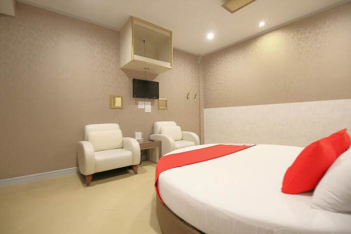 Room 15 of 33