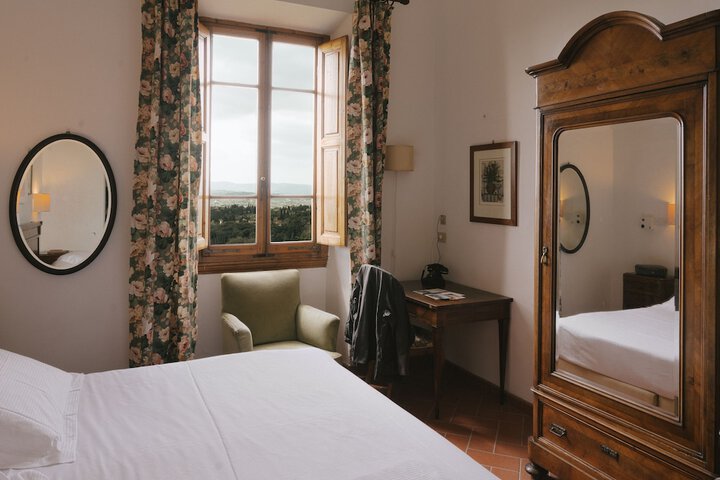 Room 5 of 68