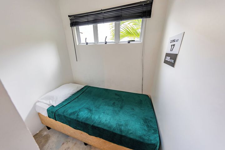 Room 18 of 33