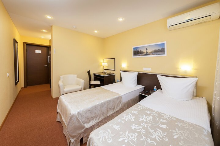 Room 6 of 50