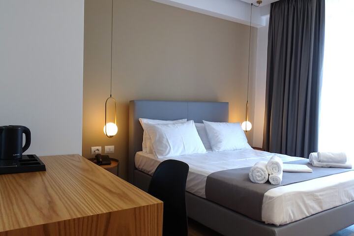 Room 33 of 94
