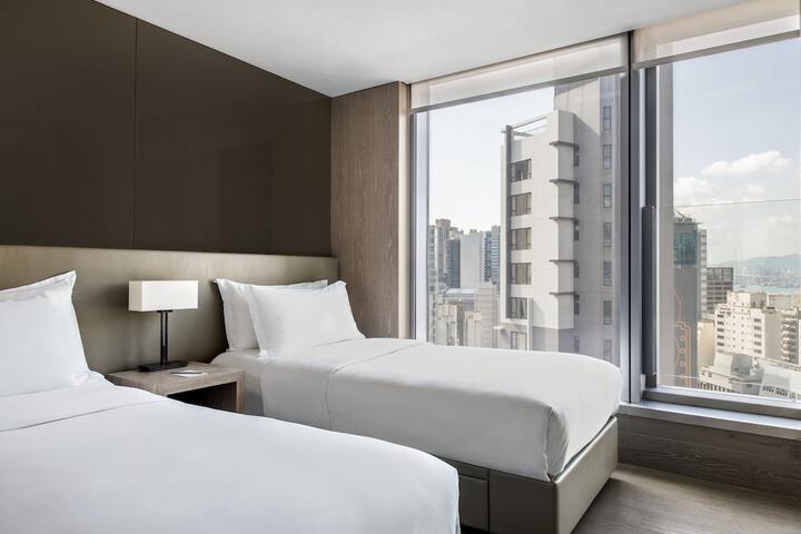 Room 18 of 38